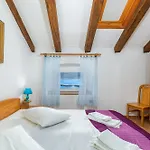 Lungomare Apartman *