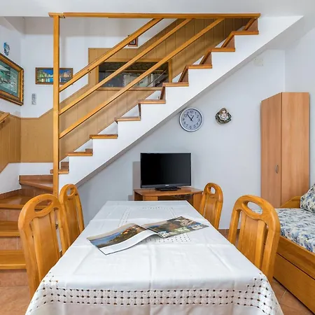 Lungomare Apartman *
