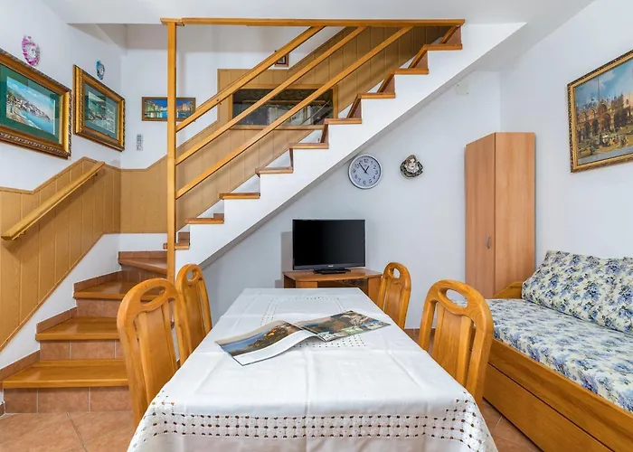 Lungomare Apartman *