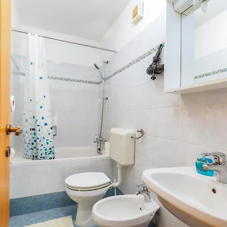 Lungomare Apartment *